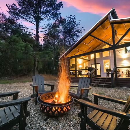 New Farmhouse-Chic Cabin With Hot Tub & Firepit Broken Bow Exteriör bild