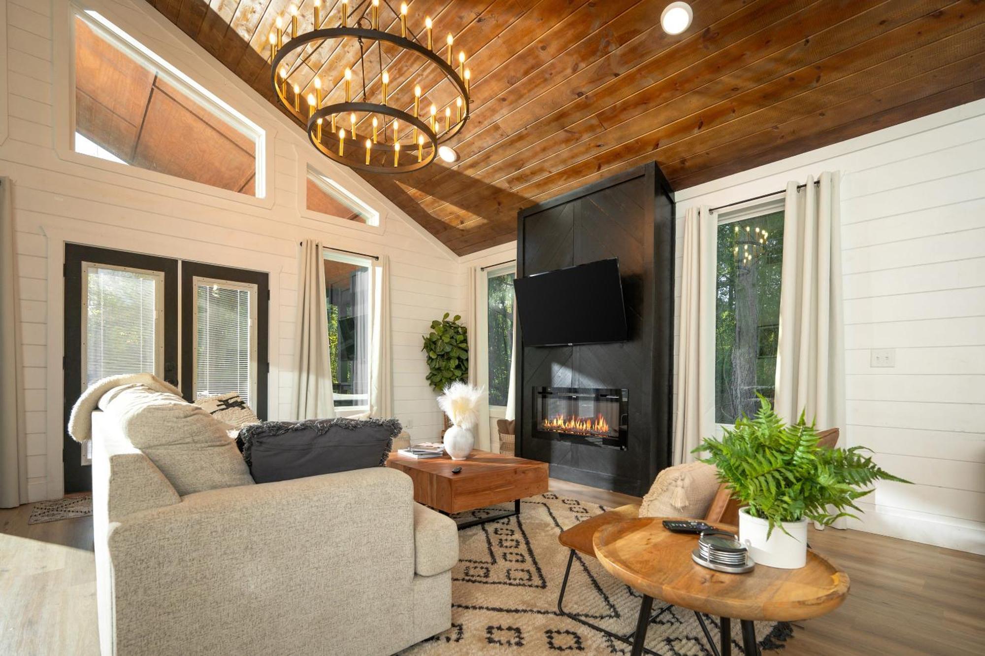New Farmhouse-Chic Cabin With Hot Tub & Firepit Broken Bow Exteriör bild