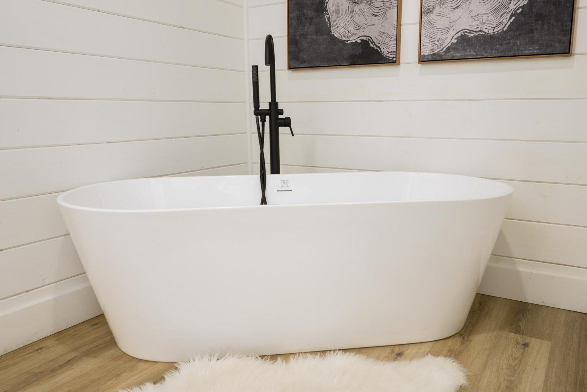 New Farmhouse-Chic Cabin With Hot Tub & Firepit Broken Bow Exteriör bild