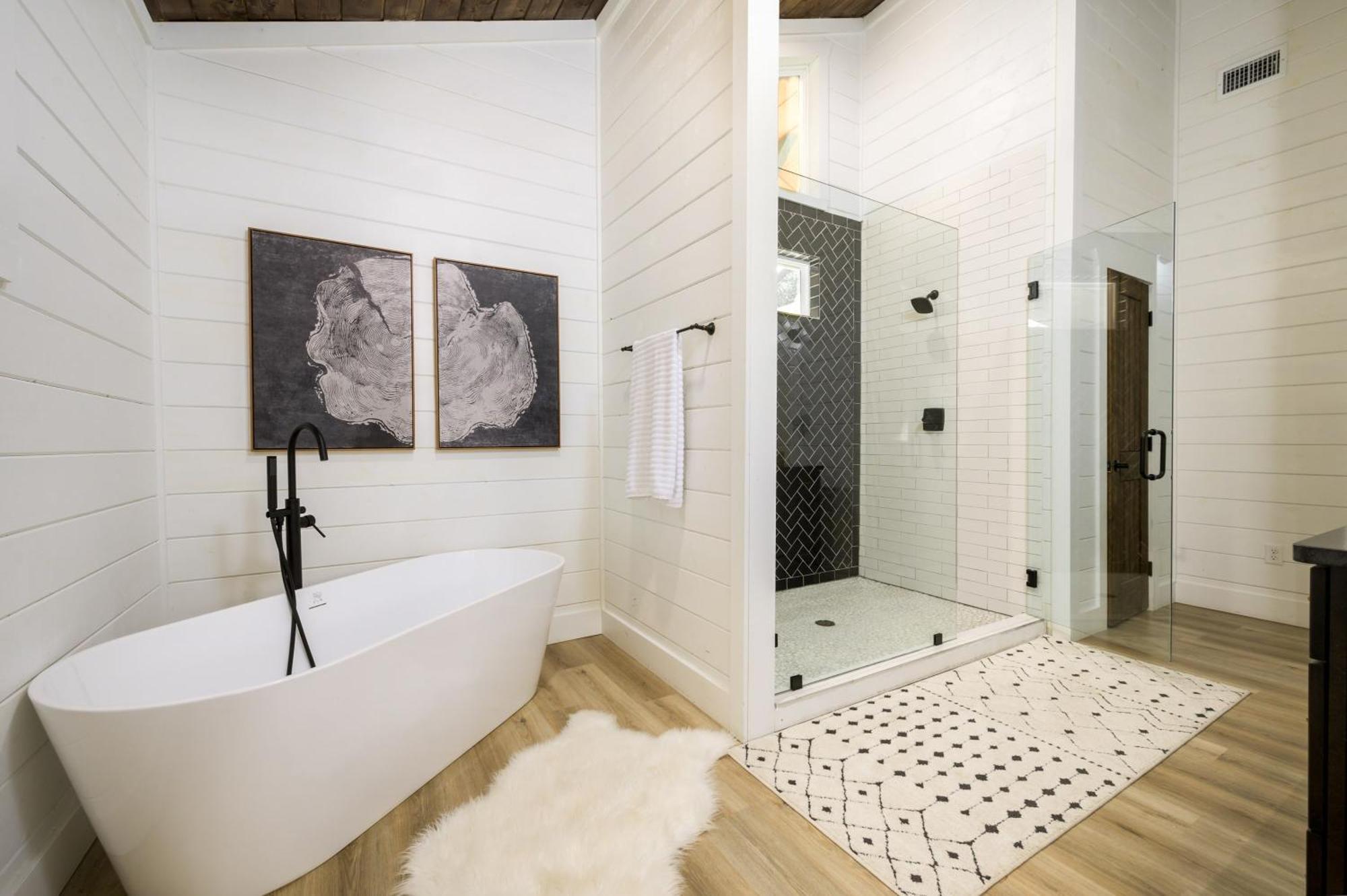 New Farmhouse-Chic Cabin With Hot Tub & Firepit Broken Bow Exteriör bild