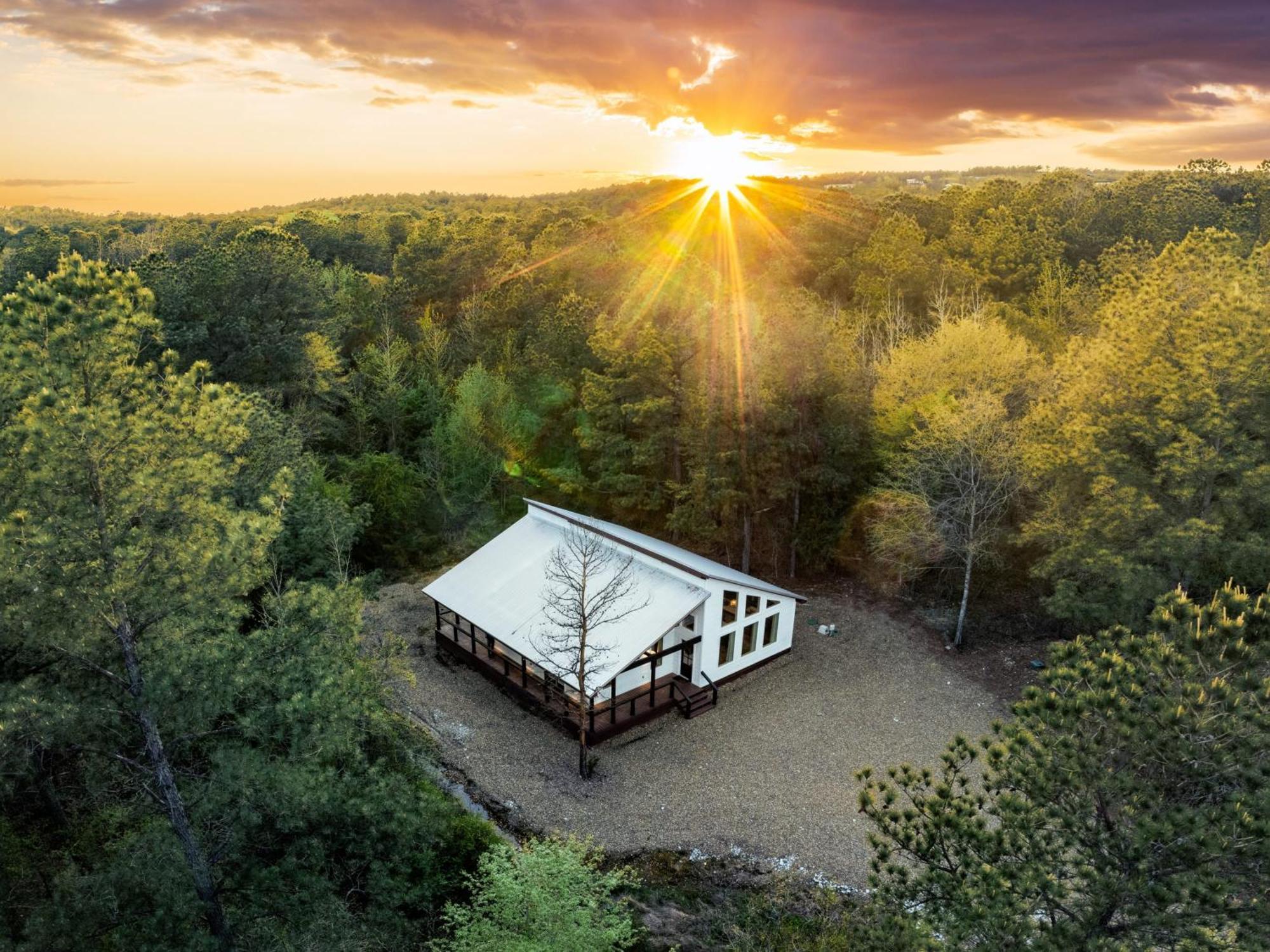 New Farmhouse-Chic Cabin With Hot Tub & Firepit Broken Bow Exteriör bild