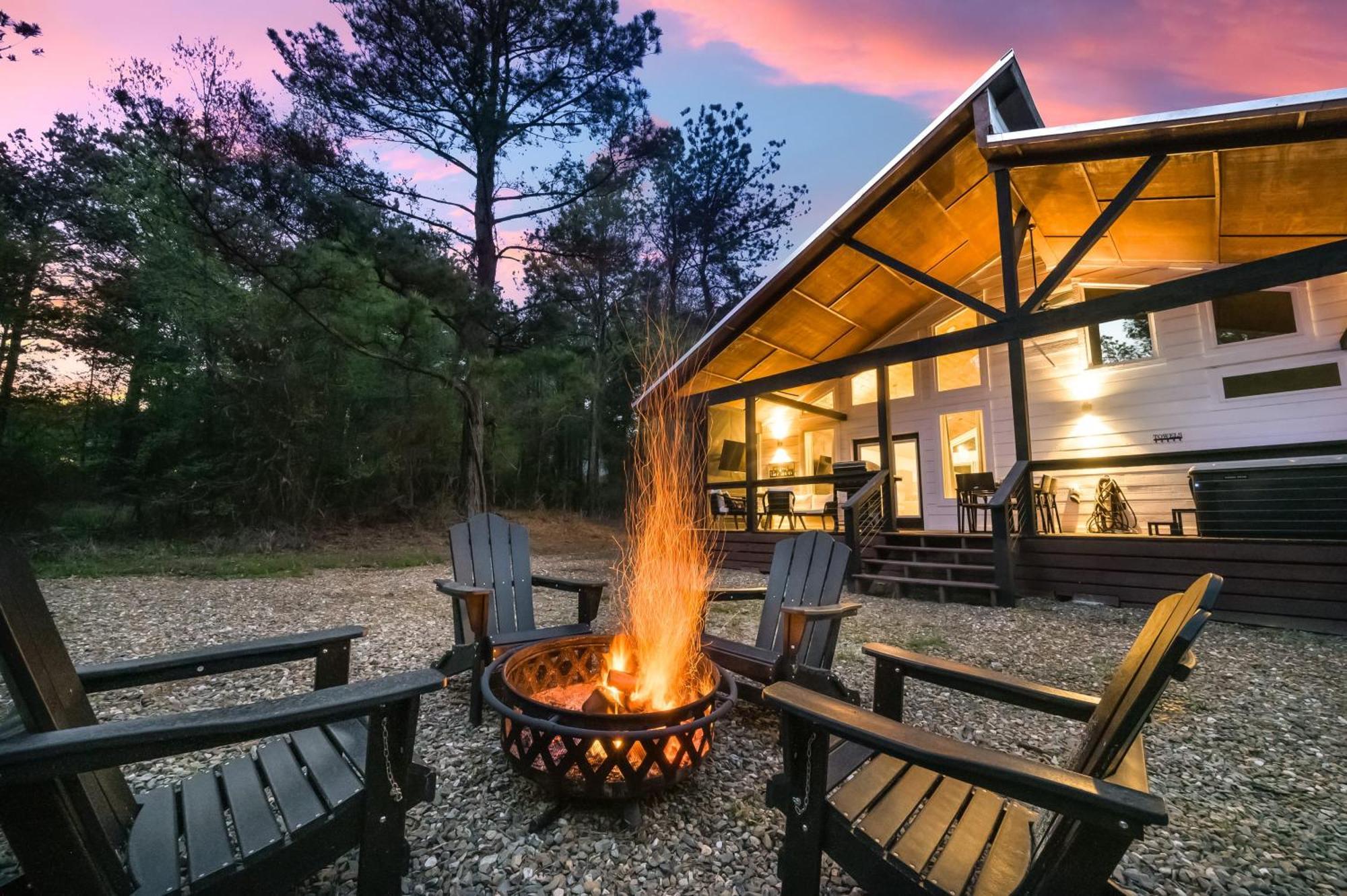 New Farmhouse-Chic Cabin With Hot Tub & Firepit Broken Bow Exteriör bild