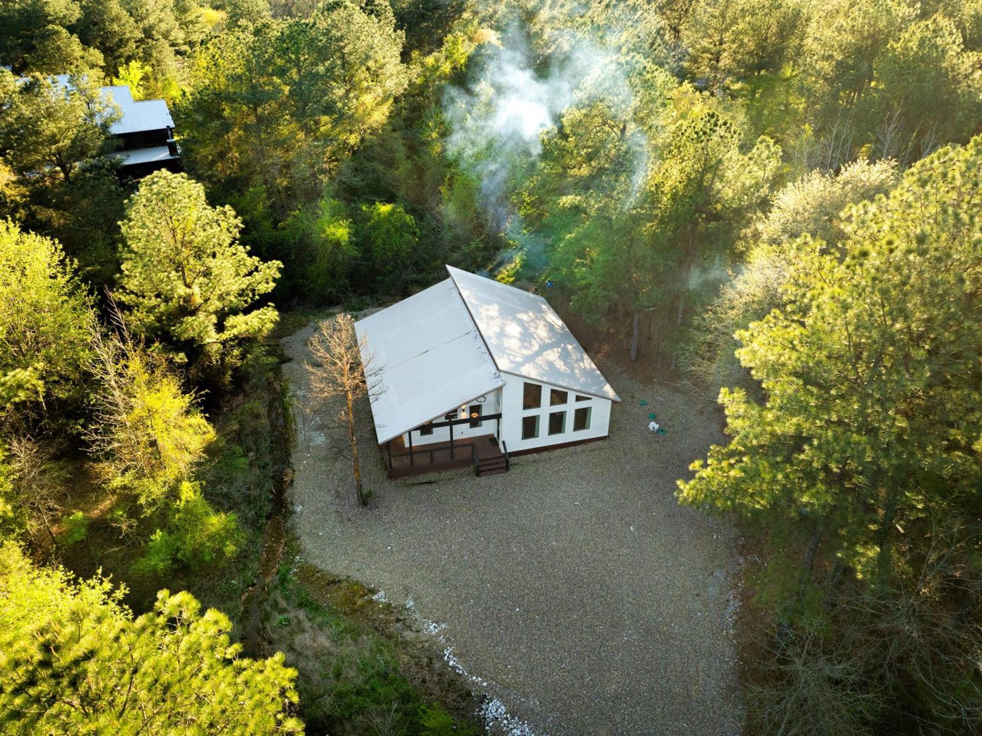 New Farmhouse-Chic Cabin With Hot Tub & Firepit Broken Bow Exteriör bild